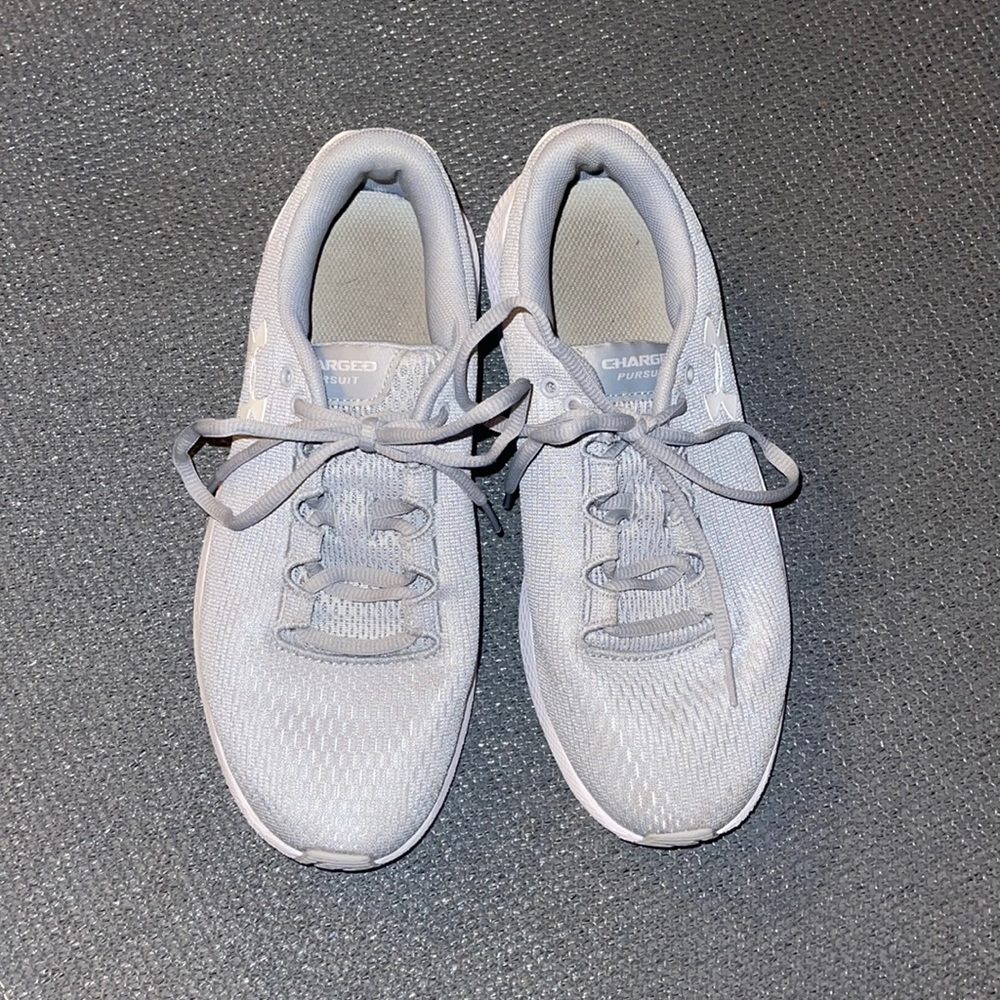 Womens sz 7.5 UA running shoes